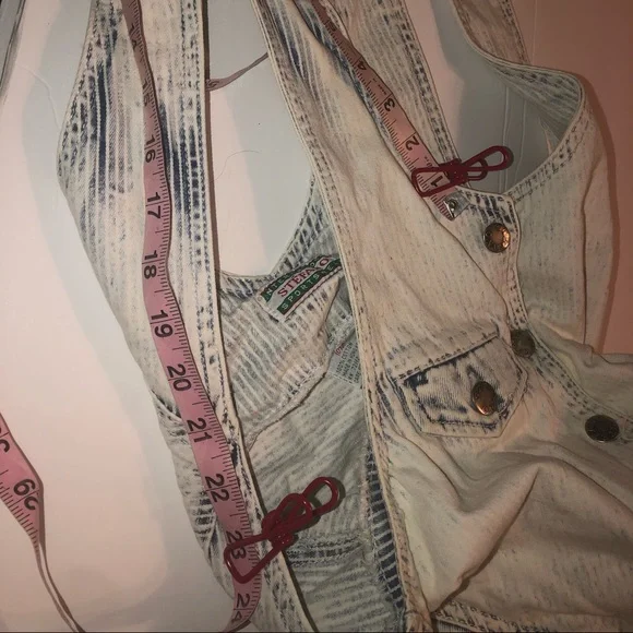 VINTAGE 1980’s OVERALL DISTRESSED PINSTRIPE DENIM SHORTALLS - Picture 12 of 16